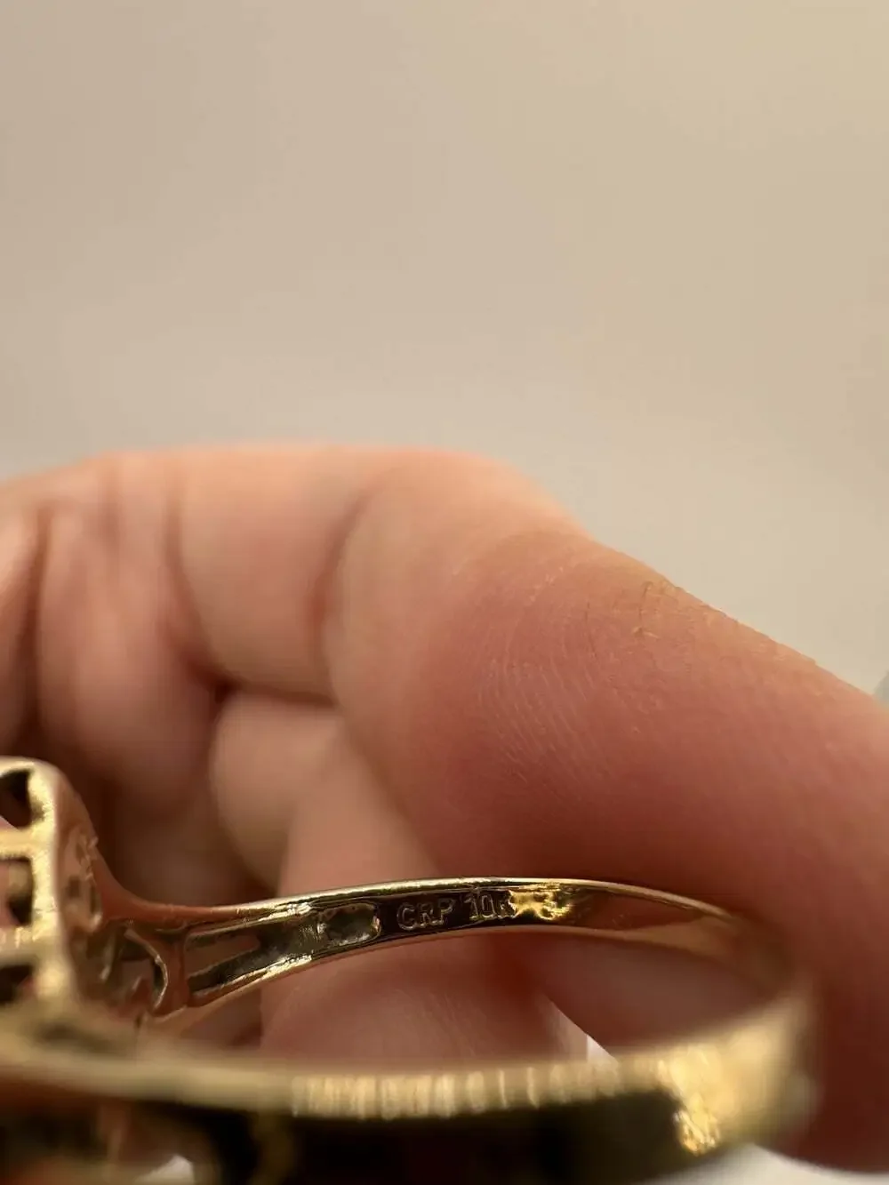 10k Yellow Gold Ladies Ring with Diamonds Size 7.5